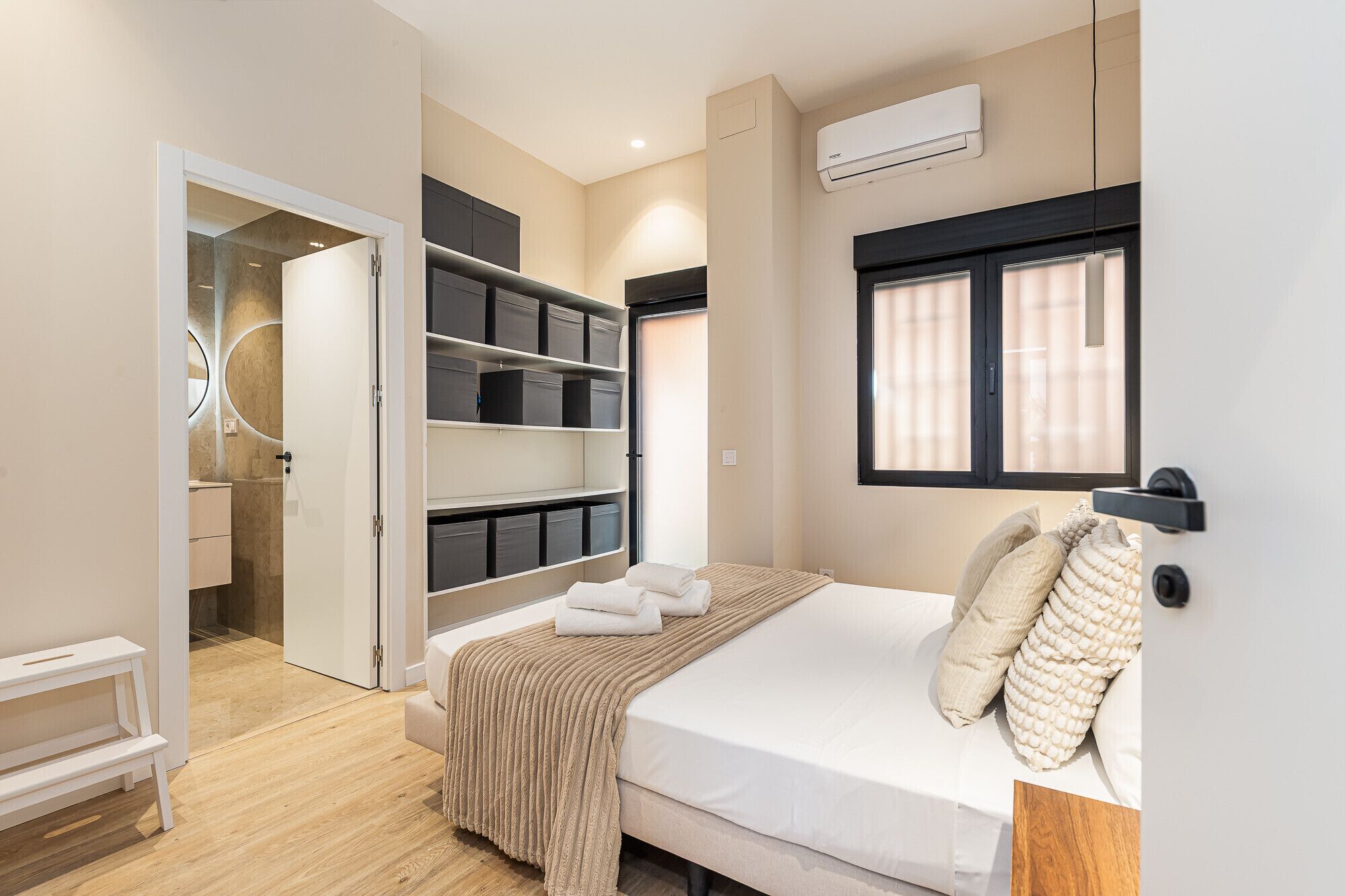 2 bedrooms, iron/ironing board, free WiFi