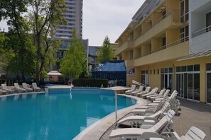 室外游泳池