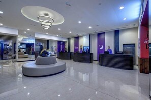 Lobby - Premier Inn Dubai Ibn Battuta Mall (Dubai)