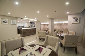 Dining - Taskeen Served Apartment (Dammam)