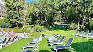 A poolside area with sun loungers and a children's play structure. - BSA Gradina Hotel & Aquapark (Varna)