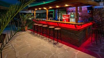 Bar (trong khuôn viên)