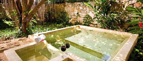Bain à remous extérieur