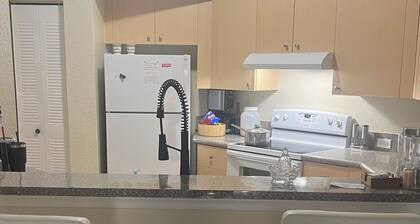 Spacious 3-bedroom condo in charming Royal Palm Beach with AC