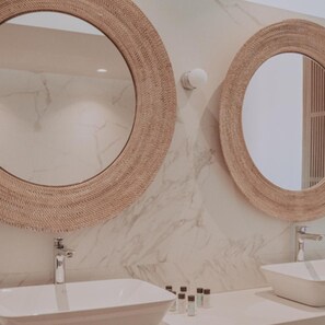 Bathroom - Villaggio Boutique Hotel Hersonissos - Adults Only (Hersonissos)