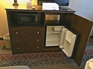 A hotel room with a minibar, a microwave, and a refrigerator. - Saranac Lake (Saranac Lake)