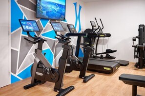 A gym with stationary bikes, a treadmill, and a weight machine. - Hotel Moeesy Blue Green Oasis Ex Croatia Hotel Hvar (Hvar)