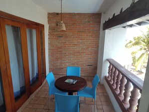 Outdoor dining - Hotel Marboka & Suites (Puerto Vallarta)
