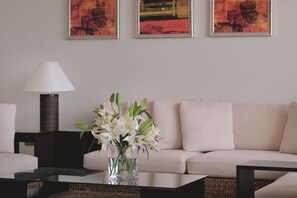 Living area - Movenpick Resort Al Nawras Jeddah (Jeddah)