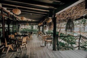 Tempat makan luar