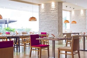 Dining - Mercure Santa Marta Emile (Santa Marta)