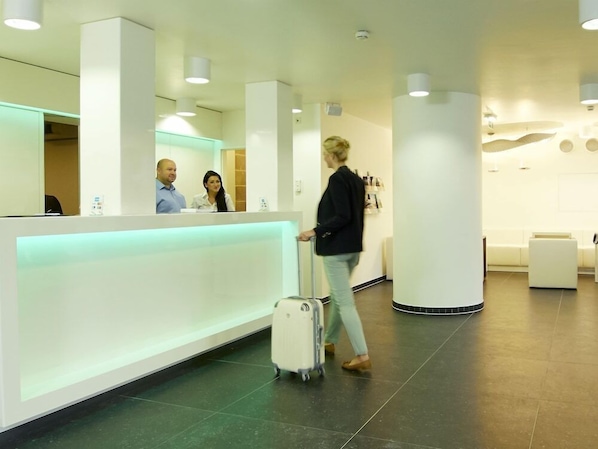 Lobby - Smart Hotel Schonbrunn (Vienna)