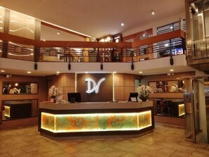 Lobby - Diego Velasquez (Santiago)