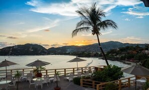 Outdoor dining - Irma Hotel (Zihuatanejo)