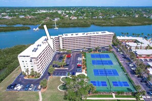 Sports court - Waterfront Amenities, Walkable Dining & Gulf Beaches Nearby (Indian Shores)