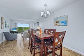 Dining - Waterfront Amenities, Walkable Dining & Gulf Beaches Nearby (Indian Shores)