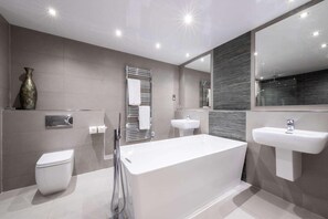 Bathroom - Clarion Hotel Newcastle South Boldon EN (Boldon Colliery)