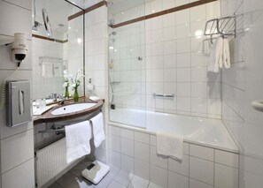 Bathroom - Lindner Hotel Leverkusen Bayarena, Part of Jdv by Hyatt (Leverkusen)