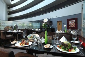 Dining - Lindner Hotel Leverkusen Bayarena, Part of Jdv by Hyatt (Leverkusen)