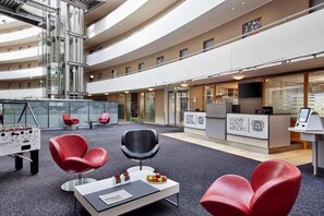 Lobby - Lindner Hotel Leverkusen Bayarena, Part of Jdv by Hyatt (Leverkusen)