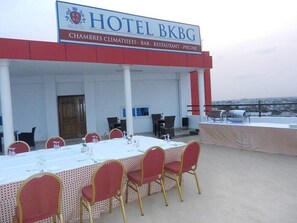 Outdoor banquet area - Bkbg Hotel (Lomé)