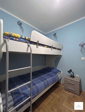 3 bedrooms, iron/ironing board, WiFi, bed sheets - The Blue Sky Apartment is a spacious, cosy retreat perfect for families. (Budva)