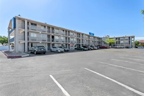A multi-story parking garage with several cars parked. - Rodeway Inn Albuquerque NM (Albuquerque)