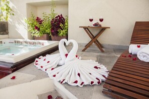 Outdoor spa tub - Dona Urraca Hotel and Spa (Querétaro)