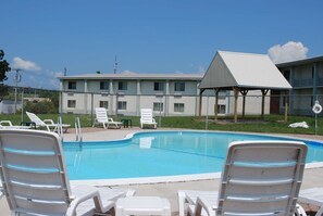 Pool - Travelodge by Wyndham Watertown (Watertown)