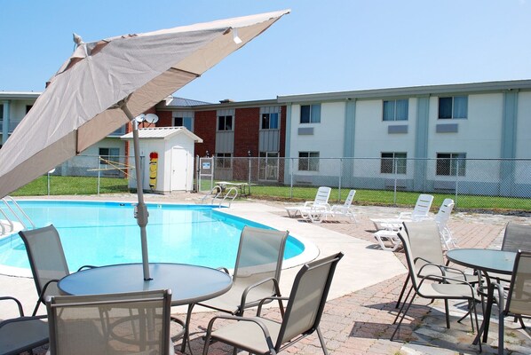 Pool - Travelodge by Wyndham Watertown (Watertown)