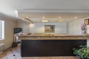 Lobby - Econo Lodge Inn and Suites Joplin MO (Joplin)