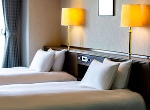 A hotel room with two beds, a control panel, and two lamps. - Grand Mercure Awaji Island Resort & Spa (Minamiawaji)