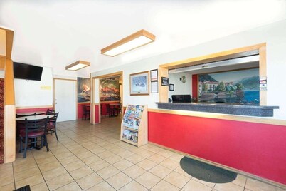 Super 8 Sheridan