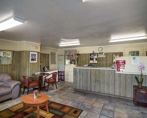 Lobby - Econo Lodge Westminster, MA (Westminster)