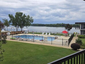 Outdoor pool - Super 8 by Wyndham Riverside AL (Riverside)