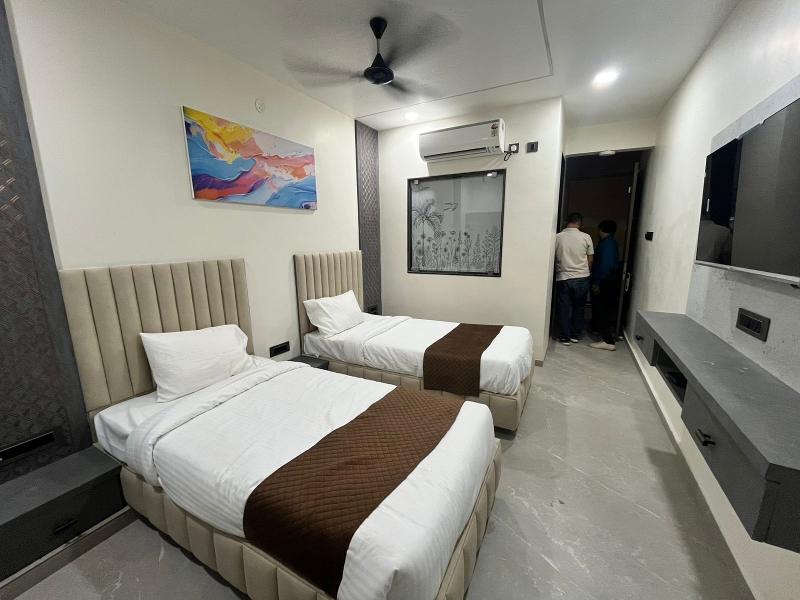 Deluxe Suite | Free WiFi