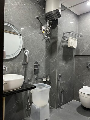 Towels, soap, shampoo, toilet paper