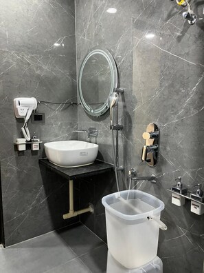 Towels, soap, shampoo, toilet paper - Hotel Ace Inn (Nagpur)