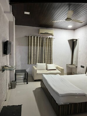 Basic Double Room | Free WiFi - Hotel Ace Inn (Nagpur)