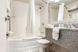 Bathroom - Quality Inn Sarnia, On (Point Edward)