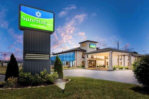 A hotel with a large sign reading 'SureStay by BEST WESTERN HOTEL.' - Surestay by Best Western Grayson (Grayson)