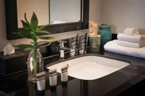 Bathroom - Ccentral Hotel De Tham (Ho Chi Minh City)