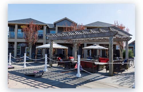Beautiful 2-bedroom 2 full bathroom condo with large kitchen in Ocean Shores.