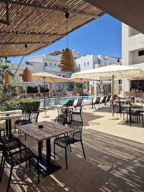 Outdoor dining - Soho Blue City Hotel (Hersonissos)