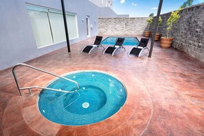Outdoor pool - LA Hotel BY LA Quinta SAN Luis Potosi (San Luis Potosi)