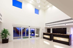 Lobby - LA Hotel BY LA Quinta SAN Luis Potosi (San Luis Potosi)