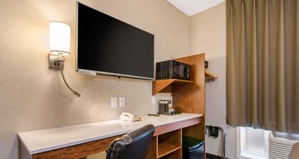 Econo Lodge Fox Creek, AB