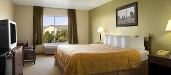 Travelodge by Wyndham Lansing IL