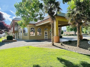 Exterior - Super 8 by Wyndham Hurricane Zion National Park (Hurricane)