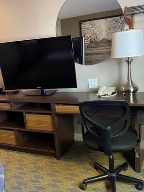 Interior - Super 8 by Wyndham Willows (Willows)